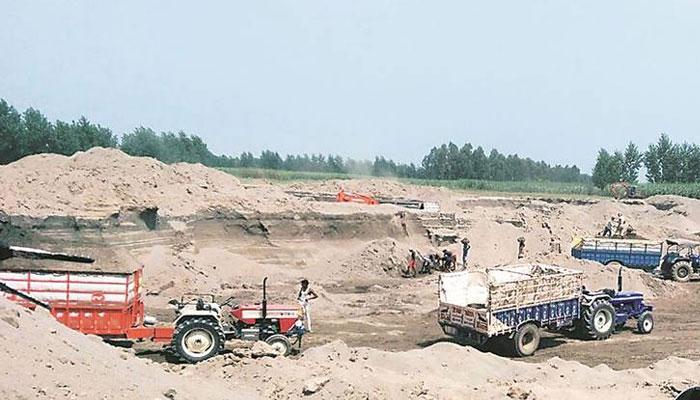 অবাধ বালি চুরি আরামবাগের চাঁদুরে অবাধ বালি চুরি আরামবাগের চাঁদুরে