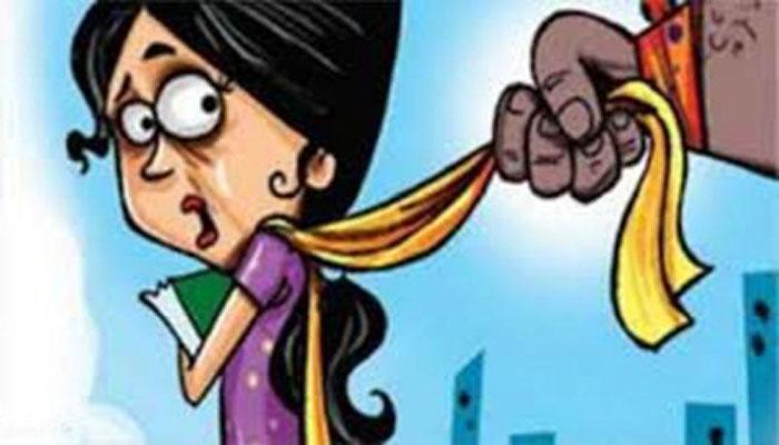 'প্রভাবশালী' ছাত্র পরিষদ নেতার বিরুদ্ধে ছাত্রীকে মারধর, শ্লীলতাহানির অভিযোগ ইংরেজবাজারে 'প্রভাবশালী' ছাত্র পরিষদ নেতার বিরুদ্ধে ছাত্রীকে মারধর, শ্লীলতাহানির অভিযোগ ইংরেজবাজারে