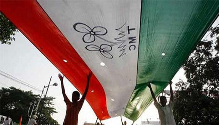 ২১ জুলাইয়ের ব্যানার লাগানো নিয়েই এবার তৃণমূলের অন্দরে গোষ্ঠীসংঘর্ষ ২১ জুলাইয়ের ব্যানার লাগানো নিয়েই এবার তৃণমূলের অন্দরে গোষ্ঠীসংঘর্ষ