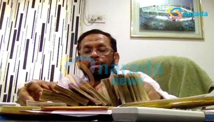 নারদকাণ্ডে টাকা নেওয়ার কথা স্বীকার করেছেন সুলতান আহমেদ, দাবি সিবিআইয়ের গোয়েন্দাদের নারদকাণ্ডে টাকা নেওয়ার কথা স্বীকার করেছেন সুলতান আহমেদ, দাবি সিবিআইয়ের গোয়েন্দাদের