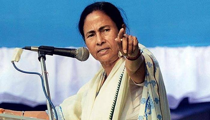 হলদিয়ার প্রশাসনিক সভায় হিংসা নিয়ে বিজেপিকে চড়া সুরে আক্রমণ মুখ্যমন্ত্রীর হলদিয়ার প্রশাসনিক সভায় হিংসা নিয়ে বিজেপিকে চড়া সুরে আক্রমণ মুখ্যমন্ত্রীর