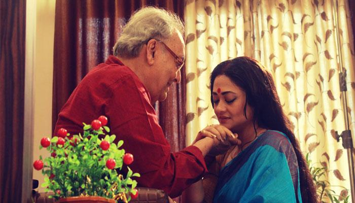 মৌমিতার ছবি 'The Anniversary'-তে সৌমিত্র চট্টোপাধ্যায়ের সঙ্গে রূপাঞ্জনার 'রোমাঞ্চকর রোম্যান্স' মৌমিতার ছবি 'The Anniversary'-তে সৌমিত্র চট্টোপাধ্যায়ের সঙ্গে রূপাঞ্জনার 'রোমাঞ্চকর রোম্যান্স'