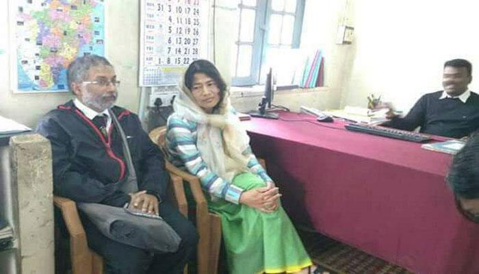 পরিণয় সূত্রে বাঁধা পড়তে চলেছেন লৌহ মানবী শর্মিলা পরিণয় সূত্রে বাঁধা পড়তে চলেছেন লৌহ মানবী শর্মিলা