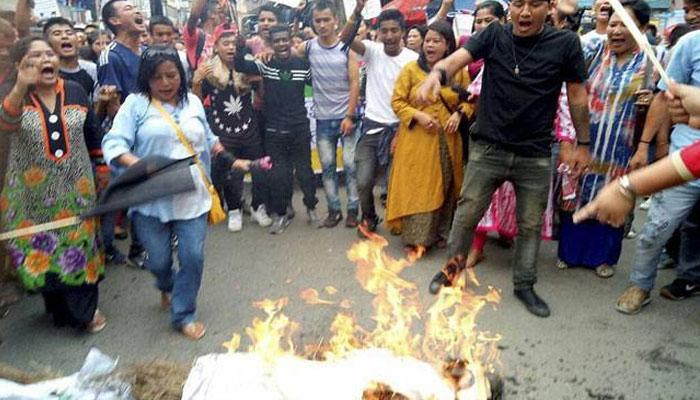 অশান্ত পাহাড়, দার্জিলিংয়ে ৫ জায়গায় আগুন অশান্ত পাহাড়, দার্জিলিংয়ে ৫ জায়গায় আগুন