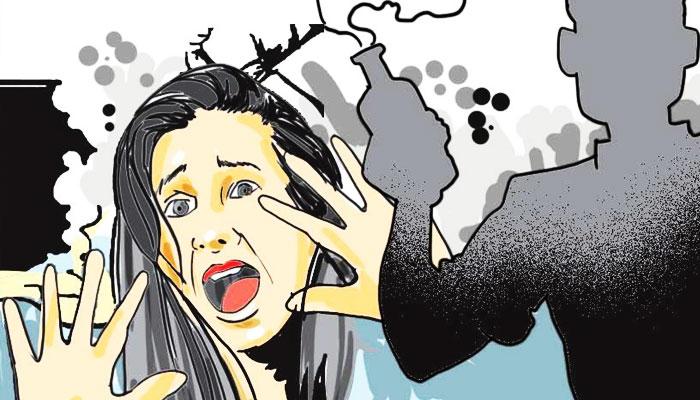 গৃহবধূর ওপর অ্যাসিড হামলা, চব্বিশ ঘণ্টার উদ্যোগে থানায় অভিযোগ দায়ের গৃহবধূর ওপর অ্যাসিড হামলা, চব্বিশ ঘণ্টার উদ্যোগে থানায় অভিযোগ দায়ের