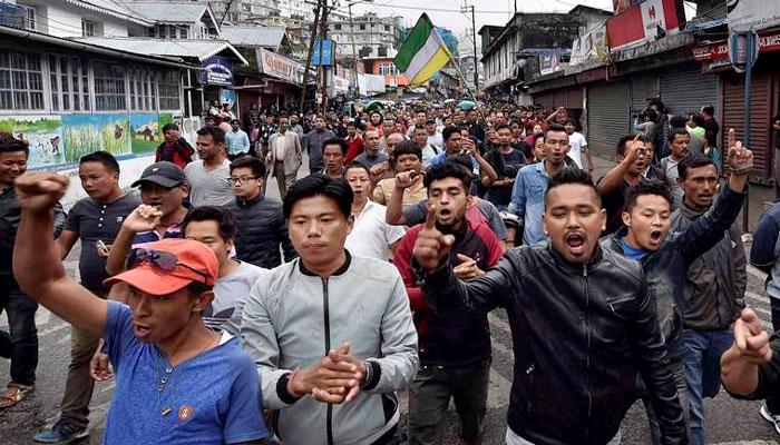 আন্দোলনের রাশ নিয়ে পাহাড়ে দড়ি টানাটানি জিএনএলএফ-মোর্চার আন্দোলনের রাশ নিয়ে পাহাড়ে দড়ি টানাটানি জিএনএলএফ-মোর্চার