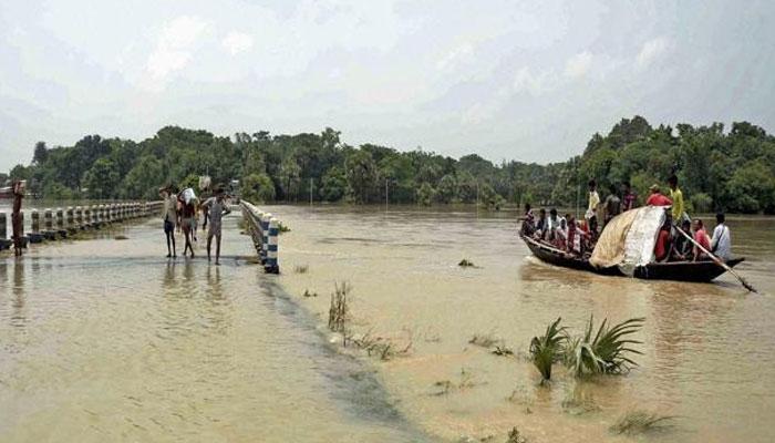 বীরভূম জেলায় বন্যা পরিস্থিতি, নদী তীরবর্তী বেশির ভাগ অংশই প্লাবিত বীরভূম জেলায় বন্যা পরিস্থিতি, নদী তীরবর্তী বেশির ভাগ অংশই প্লাবিত