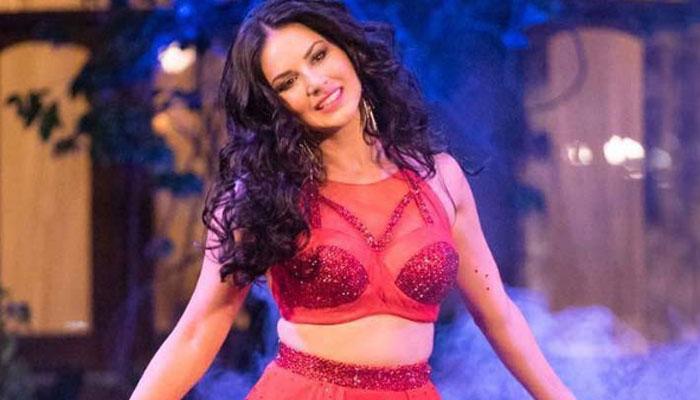 ‘বাদশাহো’ ছবিতে সানি লিওনেকে কেমন লাগছে দেখেছেন? ‘বাদশাহো’ ছবিতে সানি লিওনেকে কেমন লাগছে দেখেছেন?