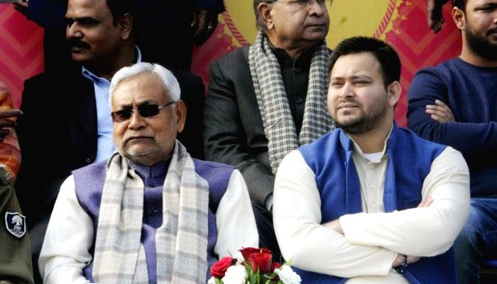 লালুর হাত ছেড়ে বিজেপির নৌকায় নীতীশ, মহাজোট ভাঙায় বিজেপির ষড়যন্ত্রকে দুষছেন লালুপুত্র তেজস্বী লালুর হাত ছেড়ে বিজেপির নৌকায় নীতীশ, মহাজোট ভাঙায় বিজেপির ষড়যন্ত্রকে দুষছেন লালুপুত্র তেজস্বী