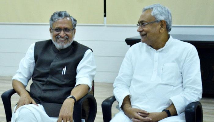 ষষ্ঠবারের জন্য বিহারের মুখ্যমন্ত্রী হলেন নীতীশ কুমার, উপ-মুখ্যমন্ত্রী বিজেপি নেতা সুশীল মোদী ষষ্ঠবারের জন্য বিহারের মুখ্যমন্ত্রী হলেন নীতীশ কুমার, উপ-মুখ্যমন্ত্রী বিজেপি নেতা সুশীল মোদী