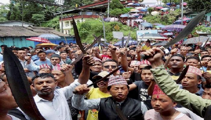 গোর্খাল্যান্ড অন্দোলনকারীদের খুকরি নিয়ে মিছিল, অগ্নিগর্ভ সুকনা গোর্খাল্যান্ড অন্দোলনকারীদের খুকরি নিয়ে মিছিল, অগ্নিগর্ভ সুকনা