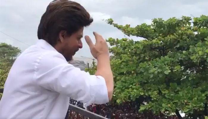 জানেন প্রতি বছর রাখীর দিনে কার উইশের জন্য অপেক্ষা করেন শাহরুখ খান? জানেন প্রতি বছর রাখীর দিনে কার উইশের জন্য অপেক্ষা করেন শাহরুখ খান?