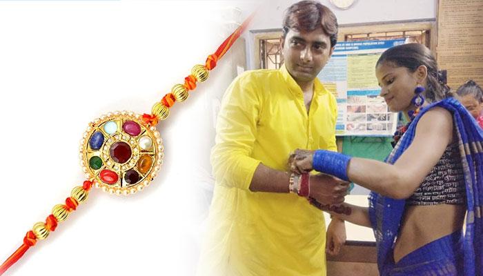'সম্প্রীতির উৎসবে' সামিল সোনাগাছি, রাখি পরালেন এবং পরলেন যৌনকর্মীরা 'সম্প্রীতির উৎসবে' সামিল সোনাগাছি, রাখি পরালেন এবং পরলেন যৌনকর্মীরা