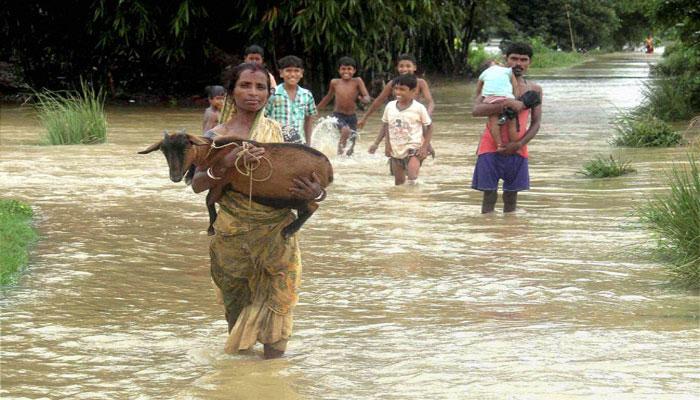 বৃষ্টিতে অথৈ জলে হাবুডুবু খাচ্ছে কোচবিহার বৃষ্টিতে অথৈ জলে হাবুডুবু খাচ্ছে কোচবিহার