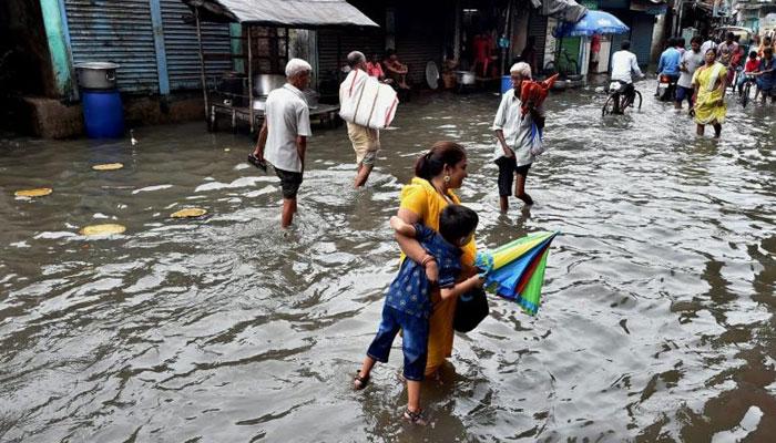 রায়গঞ্জের প্রায় সবকটি ওয়ার্ড জল থই থই রায়গঞ্জের প্রায় সবকটি ওয়ার্ড জল থই থই