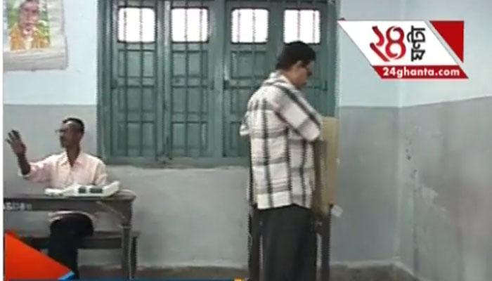 দুর্গাপুর, ধূপগুড়ি, পাঁশকুড়ার বিভিন্ন বুথে চলছে পুনর্নির্বাচন দুর্গাপুর, ধূপগুড়ি, পাঁশকুড়ার বিভিন্ন বুথে চলছে পুনর্নির্বাচন