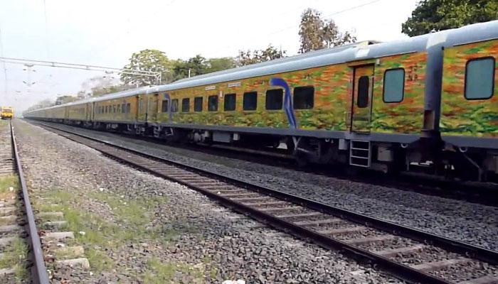 দুরন্ত এক্সপ্রেসে চুরি! GRP বা RPF কর্মী না থাকার অভিযোগ যাত্রীদের দুরন্ত এক্সপ্রেসে চুরি! GRP বা RPF কর্মী না থাকার অভিযোগ যাত্রীদের