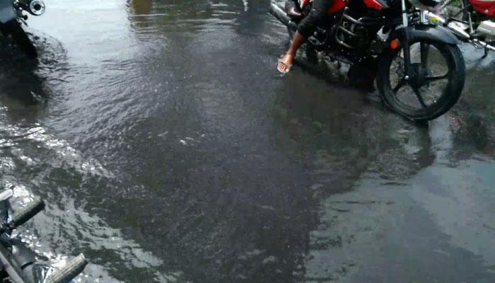 স্বাভাবিক ছন্দে ফিরছে রায়গঞ্জ, বেশিরভাগ এলাকা থেকেই জল নেমে গিয়েছে স্বাভাবিক ছন্দে ফিরছে রায়গঞ্জ, বেশিরভাগ এলাকা থেকেই জল নেমে গিয়েছে