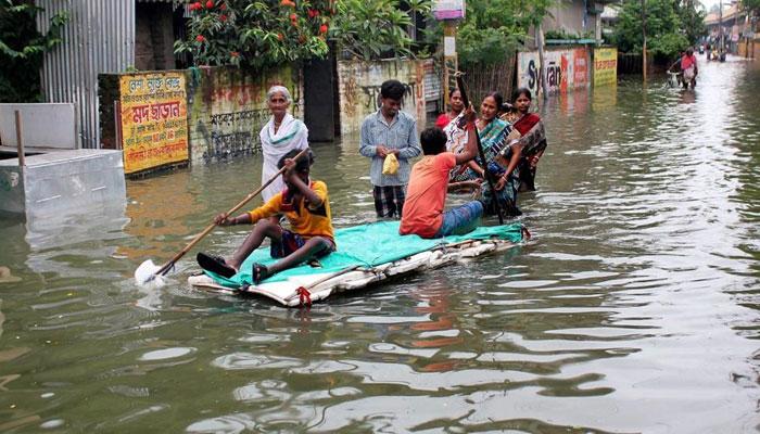 এখনও বিপদ কাটেনি মালদার, মহানন্দা আর গঙ্গার জল বেড়েই চলেছে এখনও বিপদ কাটেনি মালদার, মহানন্দা আর গঙ্গার জল বেড়েই চলেছে