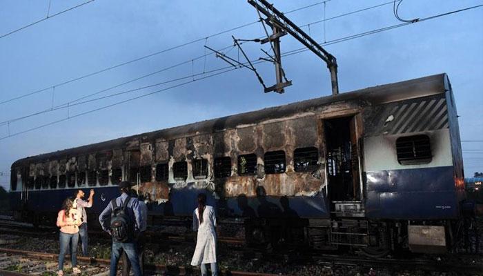 ডেরা ভক্তদের তাণ্ডবে বেসামাল ভারতীয় রেল, প্রায় ৩০০ ট্রেন বাতিল ডেরা ভক্তদের তাণ্ডবে বেসামাল ভারতীয় রেল, প্রায় ৩০০ ট্রেন বাতিল