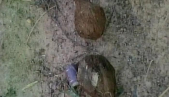 রাতের অন্ধকারে তৃণমূল কাউন্সিলারের বাড়িতে বোমাবাজি রাতের অন্ধকারে তৃণমূল কাউন্সিলারের বাড়িতে বোমাবাজি