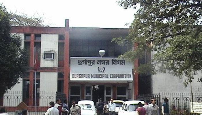 আবার বিতর্কে দুর্গাপুরের প্রাক্তন কাউন্সিলর হীরালাল বাউরি আবার বিতর্কে দুর্গাপুরের প্রাক্তন কাউন্সিলর হীরালাল বাউরি