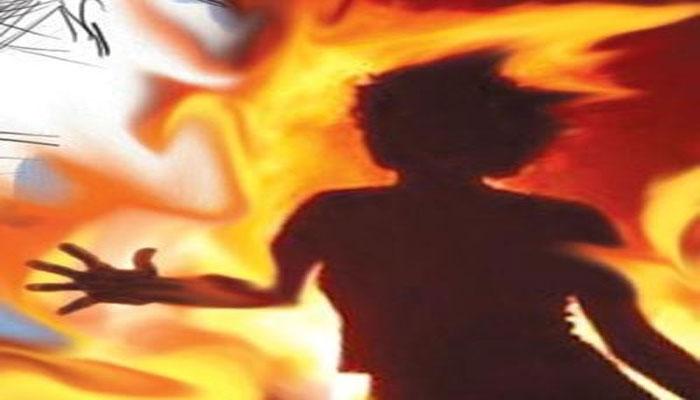 গৃহবধূকে পুড়িয়ে মারার অভিযোগ উঠল স্বামী ও শ্বশুরবাড়ির লোকজনের বিরুদ্ধে গৃহবধূকে পুড়িয়ে মারার অভিযোগ উঠল স্বামী ও শ্বশুরবাড়ির লোকজনের বিরুদ্ধে