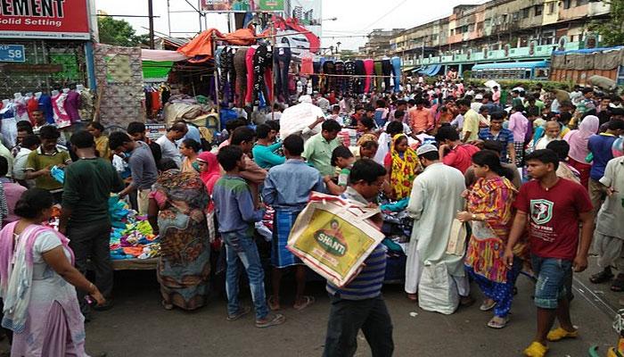 রাস্তার ওপর হাট বসানো নিয়ে দুপক্ষের মধ্যে গণ্ডগোল, হাতাহাতি রাস্তার ওপর হাট বসানো নিয়ে দুপক্ষের মধ্যে গণ্ডগোল, হাতাহাতি