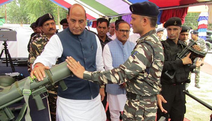 শহিদ জওয়ানদের পরিবারপিছু ১ কোটি টাকা অনুদান দিতে চায় কেন্দ্র, জানালেন রাজনাথ শহিদ জওয়ানদের পরিবারপিছু ১ কোটি টাকা অনুদান দিতে চায় কেন্দ্র, জানালেন রাজনাথ