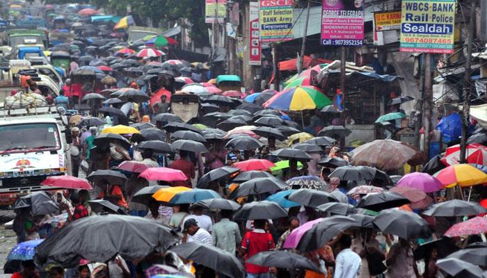 বৃষ্টিতে কি পুজোর বাজার মাটি হবে? জানুন কী বলছেন আবহাওয়াবিদরা বৃষ্টিতে কি পুজোর বাজার মাটি হবে? জানুন কী বলছেন আবহাওয়াবিদরা
