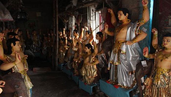 বিশ্বকর্মা পুজোর জন্য কুমোরটুলিতে তত্পরতা তুঙ্গে বিশ্বকর্মা পুজোর জন্য কুমোরটুলিতে তত্পরতা তুঙ্গে