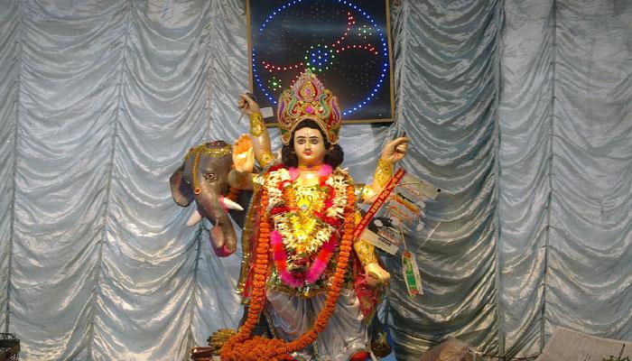 রাজ্যের নানা জায়গায় ধরা পড়ল বিশ্বকর্মা পুজোর এক এক রকম ছবি রাজ্যের নানা জায়গায় ধরা পড়ল বিশ্বকর্মা পুজোর এক এক রকম ছবি