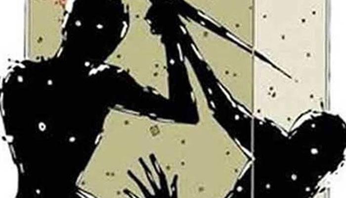 টাকা চাইতে গিয়ে পাওনাদারকে ধারাল অস্ত্রের কোপ ধাবা মালিকের টাকা চাইতে গিয়ে পাওনাদারকে ধারাল অস্ত্রের কোপ ধাবা মালিকের