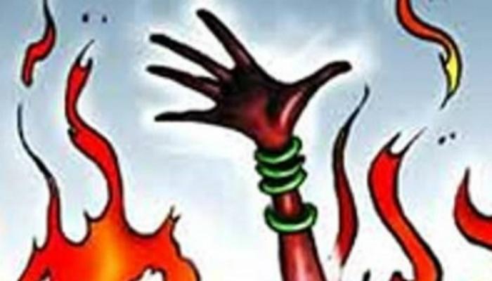 'চরিত্র ঠিক নয়', সন্দেহে দেওয়ালে মেয়ের মাথা ঠুকে দেহ জ্বালিয়ে দিল বাবা 'চরিত্র ঠিক নয়', সন্দেহে দেওয়ালে মেয়ের মাথা ঠুকে দেহ জ্বালিয়ে দিল বাবা