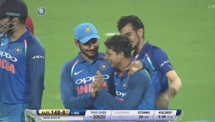 কুলদীপের হ্যাটট্রিক, 'বিরাট' জয়ের পথে ভারত কুলদীপের হ্যাটট্রিক, 'বিরাট' জয়ের পথে ভারত