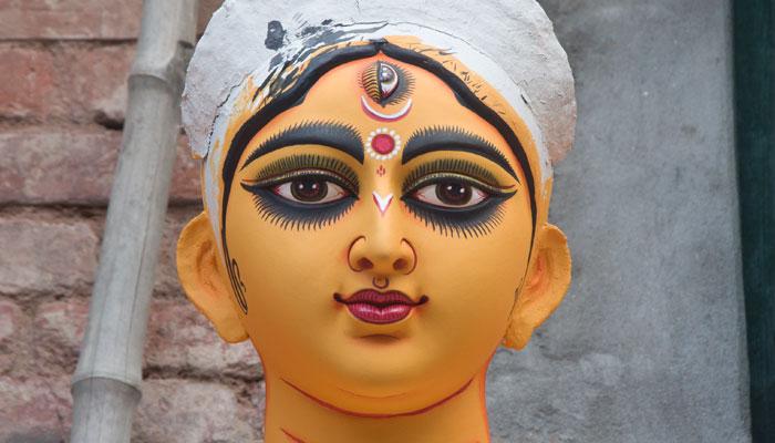 রক্তশূন্য শরীরেই দেবী প্রতিমায় জীবন দিচ্ছে থ্যালাসেমিয়া আক্রান্ত ছোট্ট শিল্পী রক্তশূন্য শরীরেই দেবী প্রতিমায় জীবন দিচ্ছে থ্যালাসেমিয়া আক্রান্ত ছোট্ট শিল্পী