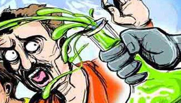 গাঁজার ঠেকের প্রতিবাদ করে অ্যাসিড হামলার শিকার প্রৌঢ় গাঁজার ঠেকের প্রতিবাদ করে অ্যাসিড হামলার শিকার প্রৌঢ়
