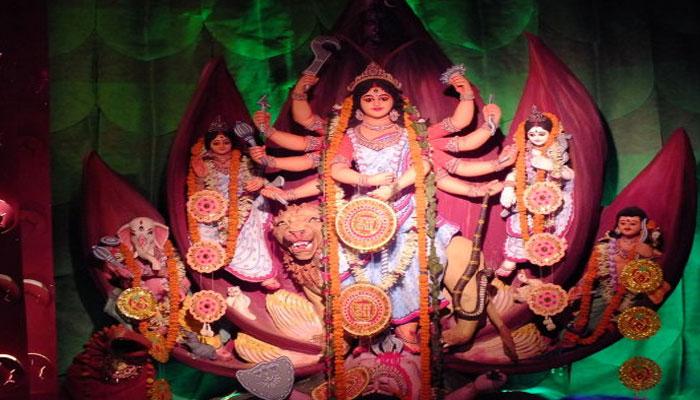 জলপাইগুড়ি শহরে একে অপরকে টেক্কা দিচ্ছে থিমের পুজো জলপাইগুড়ি শহরে একে অপরকে টেক্কা দিচ্ছে থিমের পুজো