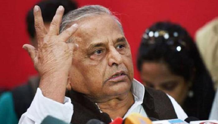যাদব পরিবারে কলহ তুঙ্গে, আজই নিজের দলের নাম ঘোষণা করছেন মুলায়ম? যাদব পরিবারে কলহ তুঙ্গে, আজই নিজের দলের নাম ঘোষণা করছেন মুলায়ম?