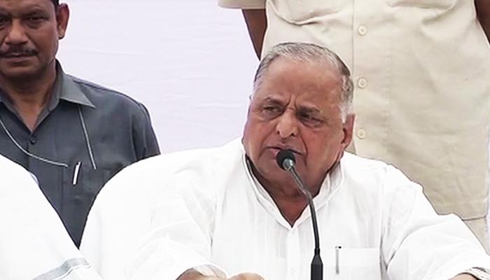 'নতুন দল গড়ছি না,' জল্পনায় জল ঢাললেন মুলায়ম 'নতুন দল গড়ছি না,' জল্পনায় জল ঢাললেন মুলায়ম