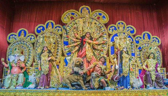 অঞ্জলি, আড্ডা, প্রেম, পেটপুজোয় জমজমাট মহাষ্টমী অঞ্জলি, আড্ডা, প্রেম, পেটপুজোয় জমজমাট মহাষ্টমী