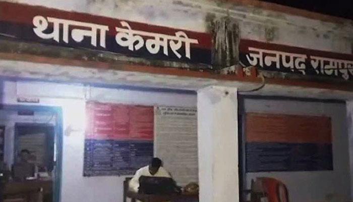 চেকপোস্টে দাঁড়িয়ে ধর্ষণের চেষ্টা পুলিসের! হাতেনাতে ধরে ফেলে গ্রামবাসী চেকপোস্টে দাঁড়িয়ে ধর্ষণের চেষ্টা পুলিসের! হাতেনাতে ধরে ফেলে গ্রামবাসী