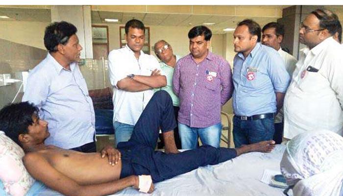 গুজরাটে দলিত যুবককে মারধরের অভিযোগ ভুয়ো, তদন্তের পর জানাল পুলিস গুজরাটে দলিত যুবককে মারধরের অভিযোগ ভুয়ো, তদন্তের পর জানাল পুলিস
