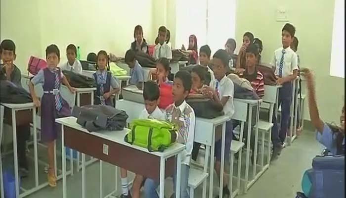 কাশ্মীরকে ‘পৃথক দেশ’ বলে বিতর্কে বিহারের শিক্ষা দফতর কাশ্মীরকে ‘পৃথক দেশ’ বলে বিতর্কে বিহারের শিক্ষা দফতর
