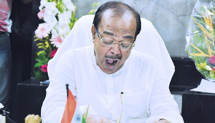 নারদ তদন্ত: মেয়রের ঘরে সিবিআই, চলছে জিজ্ঞাসাবাদ নারদ তদন্ত: মেয়রের ঘরে সিবিআই, চলছে জিজ্ঞাসাবাদ