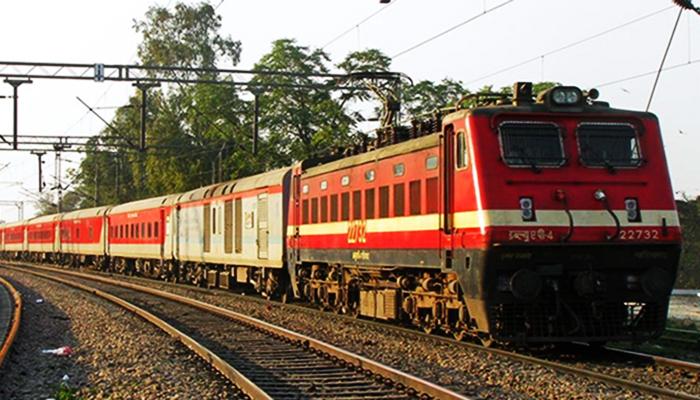 পরীক্ষায় ডাহা ফেল, ‘দ্রুতগতি’-র রাজধানী মুম্বই পৌঁছল ৪৭ মিনিট দেরিতে পরীক্ষায় ডাহা ফেল, ‘দ্রুতগতি’-র রাজধানী মুম্বই পৌঁছল ৪৭ মিনিট দেরিতে