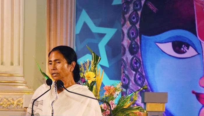 'মুখ্যমন্ত্রীকে খুনের পরিকল্পনা', পড়ুয়ার অভিযোগই নিল না পুলিস 'মুখ্যমন্ত্রীকে খুনের পরিকল্পনা', পড়ুয়ার অভিযোগই নিল না পুলিস