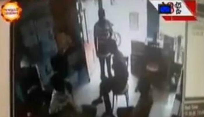 মেদিনীপুর শহরে যুবকের বুক পকেটে ফাটল মোবাইল ফোন! মেদিনীপুর শহরে যুবকের বুক পকেটে ফাটল মোবাইল ফোন!
