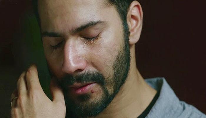 বরুণ ধাওয়ানকে কাঁদালেন পরিচালক সুজিত সরকার বরুণ ধাওয়ানকে কাঁদালেন পরিচালক সুজিত সরকার