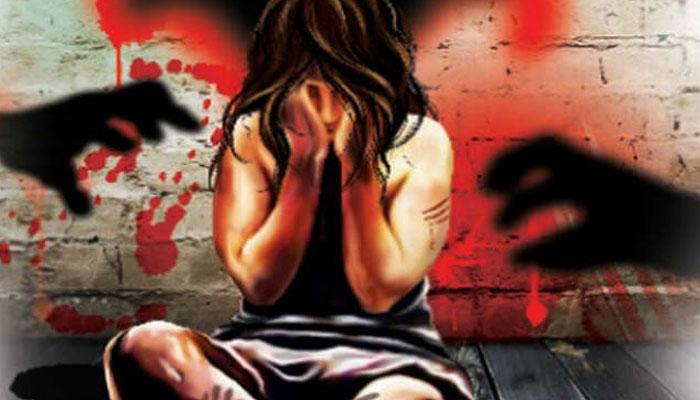 কিশোরীকে বাড়িতে ডেকে ধর্ষণের অভিযোগ খোদ শিক্ষকের বিরুদ্ধে কিশোরীকে বাড়িতে ডেকে ধর্ষণের অভিযোগ খোদ শিক্ষকের বিরুদ্ধে
